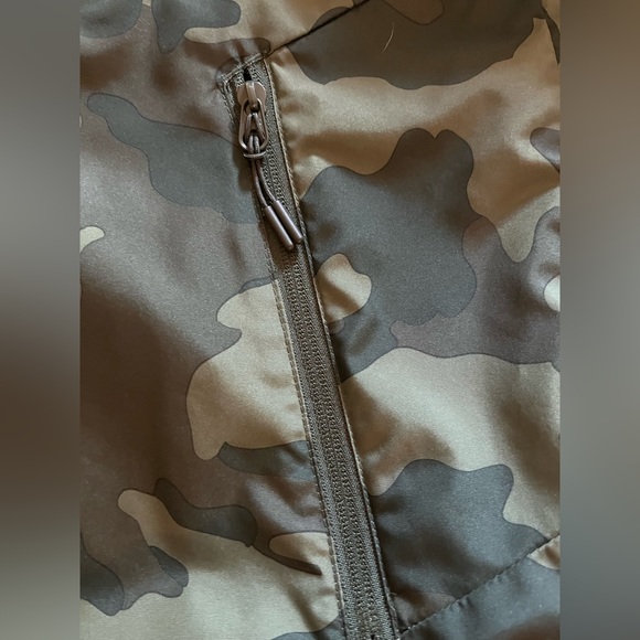 All In Motion Men's Camo Print Packable Jacket - - Picture 7 of 8